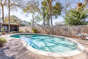 13802 Lynnwood Ln, Sugar Land, TX 77498 - Photo 2