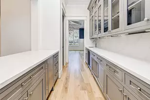 718 Magdalene Dr, Houston, TX 77024 - Photo 8