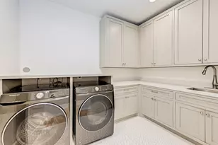 718 Magdalene Dr, Houston, TX 77024 - Photo 38