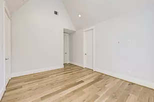 718 Magdalene Dr, Houston, TX 77024 - Photo 22