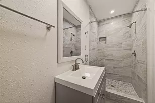 14022 Rosecrest Dr, Houston, TX 77045 - Photo 16