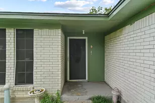 4704 Coachman Dr, Baytown, TX 77521 - Photo 4