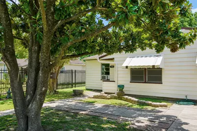 7328 Oak Hill Drive, Houston, TX 77087 - Photo 2