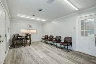 327 S Main St, Clute, TX 77531 - Photo 4