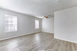 702 Lyle W Ave, Cleveland, TX 77327 - Photo 6