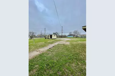 327 W 7th Street, Freeport, TX 77541 - Photo 14