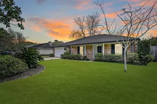 305 Westwood Dr, Friendswood, TX 77546 - Photo 1