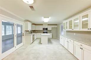1009 Susan St, Dayton, TX 77535 - Photo 2