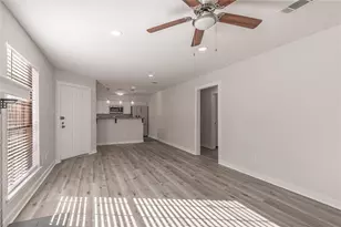 2401 Sycamore Ave, Huntsville, TX 77340 - Photo 6