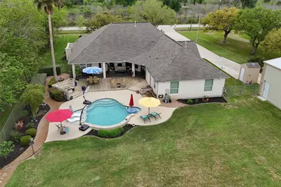 109 Avenue J, Dickinson, TX 77539 - Photo 1