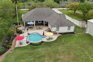 109 Avenue J, Dickinson, TX 77539 - Photo 1