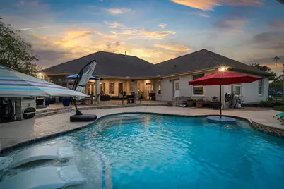 109 Avenue J, Dickinson, TX 77539 - Photo 2