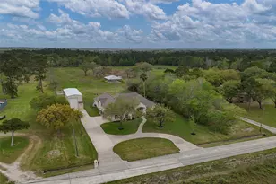 109 Avenue J, Dickinson, TX 77539 - Photo 4