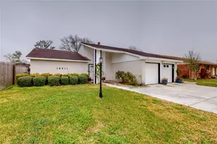 16211 Townes Rd, Friendswood, TX 77546 - Photo 2