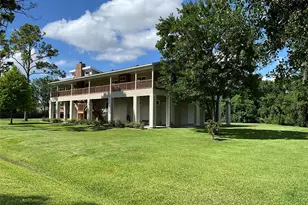 1401 Myrtlewood St, Pearland, TX 77581 - Photo 2
