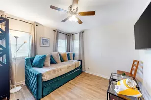 1624 17th, Galveston, TX 77550 - Photo 4