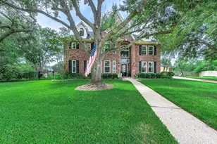 907 Middlecreek St, Friendswood, TX 77546 - Photo 2