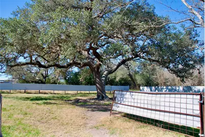652 County Road 210, Hallettsville, TX 77964 - Photo 20