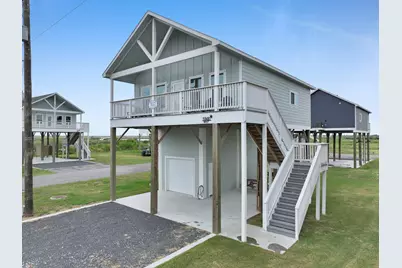 1048 Sunset Circle W, Crystal Beach, TX 77650 - Photo 1