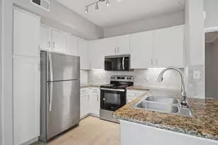 10575 Westpark Dr, Houston, TX 77042 - Photo 8