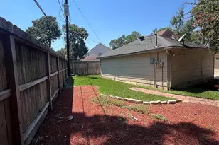 2015 Hamlin Valley Dr, Houston, TX 77090 - Photo 30