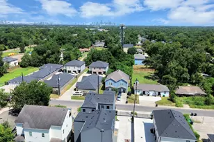 5030 Mallow St, Houston, TX 77033 - Photo 40