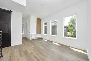 5030 Mallow St, Houston, TX 77033 - Photo 8