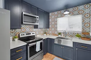 370 Ling St, Bayou Vista, TX 77563 - Photo 6