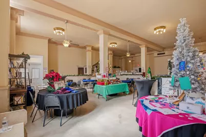 207 W Grand Avenue, Yoakum, TX 77995 - Photo 6