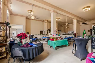 207 W Grand Avenue, Yoakum, TX 77995 - Photo 8