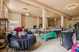 207 W Grand Ave, Yoakum, TX 77995 - Photo 8