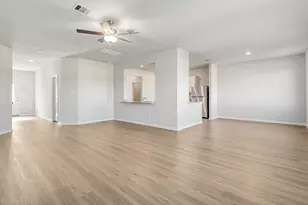 8214 Alpine Bearberry Dr, Houston, TX 77016 - Photo 2