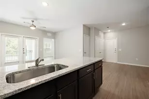 2551 N Guadalupe St, Seguin, TX 78155 - Photo 6