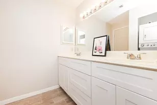 10051 Westpark Dr, Houston, TX 77042 - Photo 32