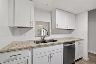 811 Threadneedle St, Houston, TX 77079 - Photo 16