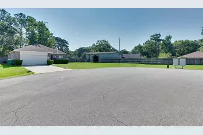 17 Pine Way, Conroe, TX 77304 - Photo 2