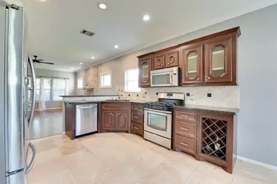 17 Pine Way, Conroe, TX 77304 - Photo 4