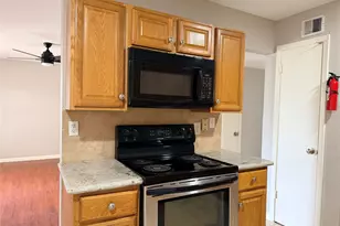 2102 5th Ave N, Texas City, TX 77590 - Photo 6