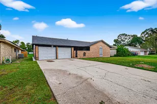 1303 Bayou Dr, Alvin, TX 77511 - Photo 2