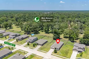 218 Rocky Rdg Dr, Anahuac, TX 77514 - Photo 2