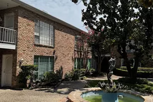 2121 Fountain View Dr, Houston, TX 77057 - Photo 2