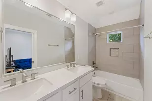 707 Apogee Trl, Houston, TX 77022 - Photo 12