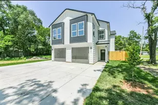 7330 Krueger Rd, Houston, TX 77033 - Photo 2