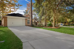 78 E Foxbriar Forest Cir, The Woodlands, TX 77382 - Photo 2
