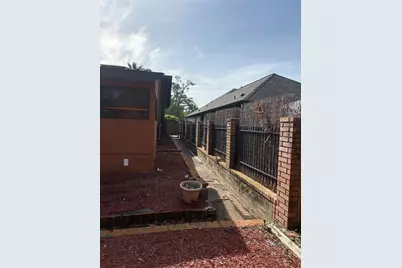 2013 Deats Road, Dickinson, TX 77539 - Photo 12