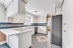 6327 Wynnwood Ln, Houston, TX 77008 - Photo 6