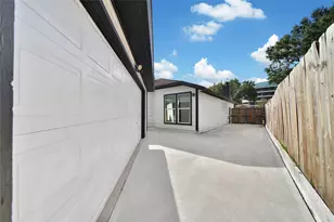 11530 Wickersham Ln, Houston, TX 77077 - Photo 40