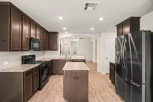 529 Rosebank Trail Ln, La Marque, TX 77568 - Photo 4