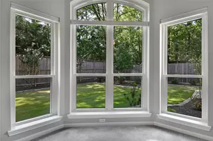 152 W Amberglow Cir, The Woodlands, TX 77381 - Photo 18