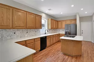 152 W Amberglow Cir, The Woodlands, TX 77381 - Photo 10